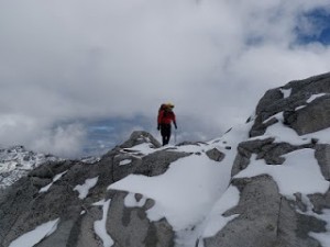 Travel on lightly snow-covered rocks